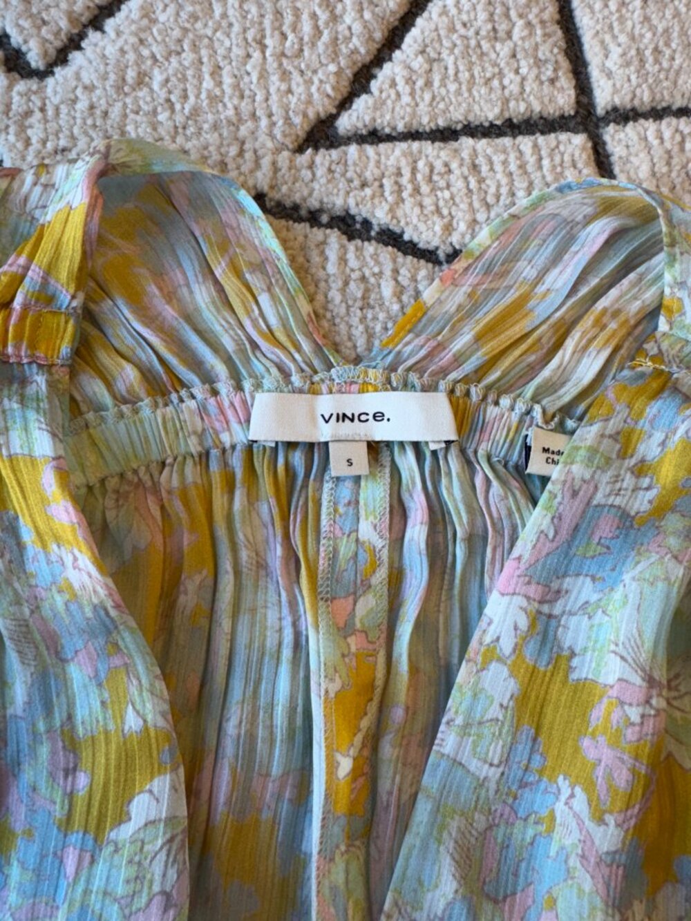 Vince. 100% silk top, size S. - Picture 3 of 3